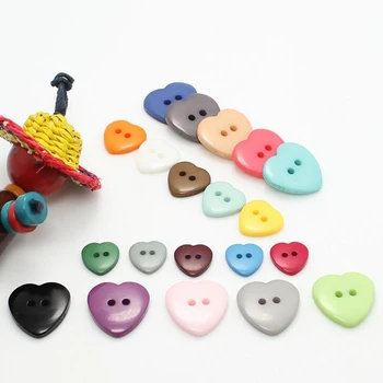 200 adet düz renk reçine düğmeler dikiş boyalı 2 delik plastik düğmeler şeker renk çocuk giysileri kalp düğmeleri giysi