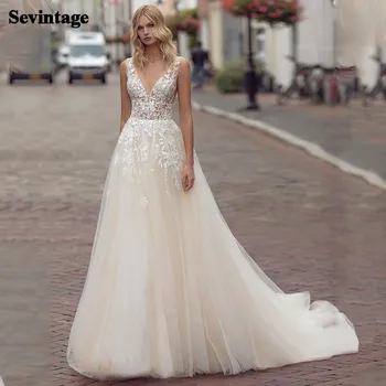 Şık V Yaka Plaj düğün elbisesi Dantel Aplike Boho Gelin Elbiseler Backless Prenses Artı Boyutu Düğün Törenlerinde Mahkemesi Tren